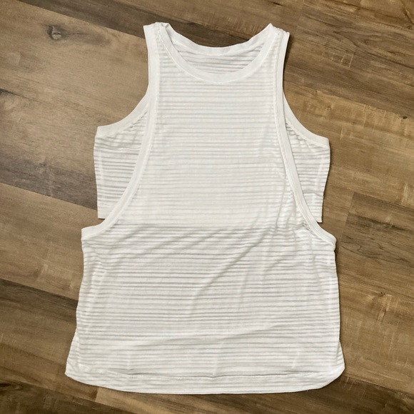 [Lululemon] Clear and Present Muscle Tank White 6 - Picture 4 of 8